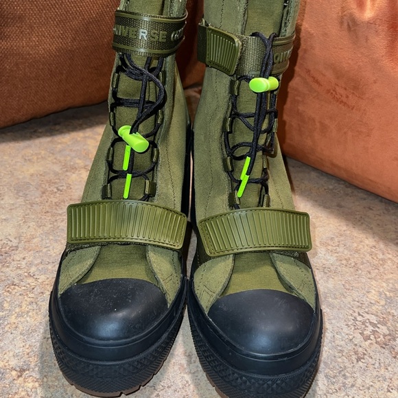 Olive green women’s converse combat boot. Size 8.5 no box - Picture 3 of 6